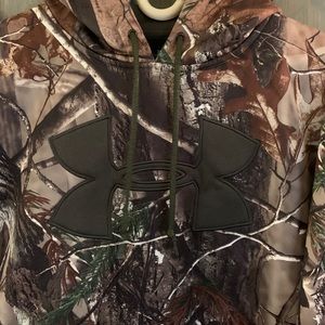 Men’s Under Armour camo sweatshirt